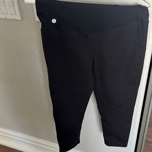 Full belly coverage black maternity crop leggings